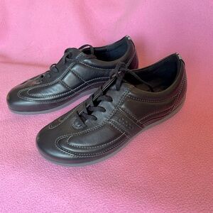 ECCO EU37, women’s 6 1/2-7.    NWOT